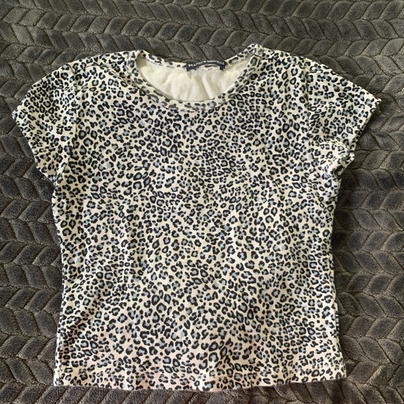 Brandy Melville Tops - super cute brandy melville tee !